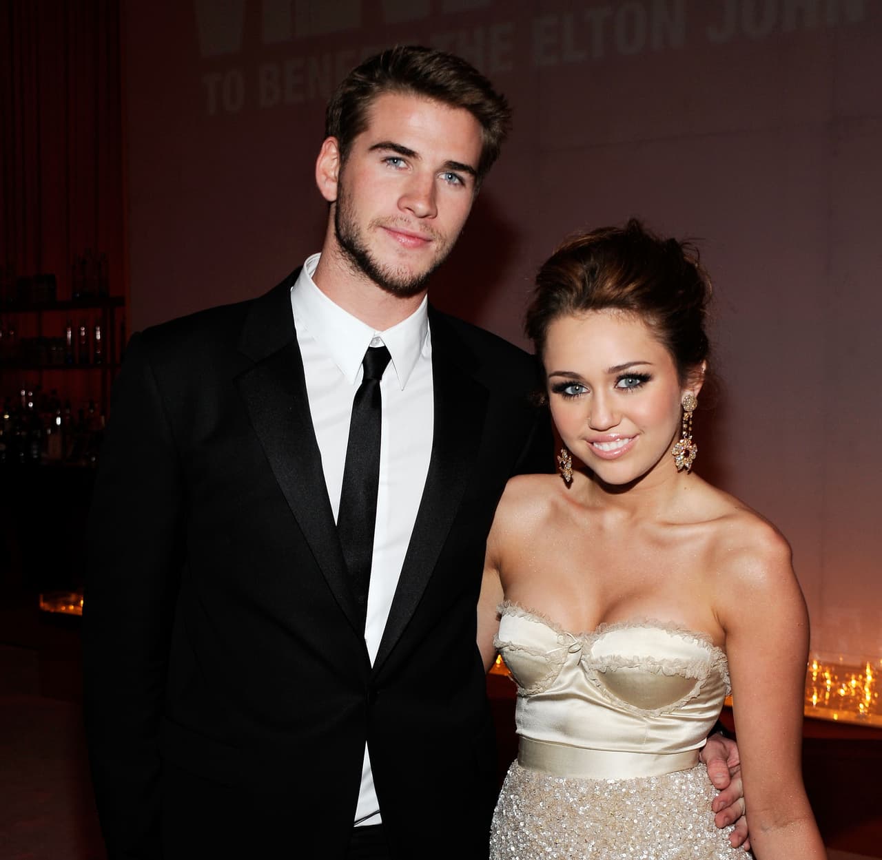 La altura de Liam era a´´un más notoria cuando posaba junto a su expareja Miley Cyrus, quien mide 5.4 pies (1.65).