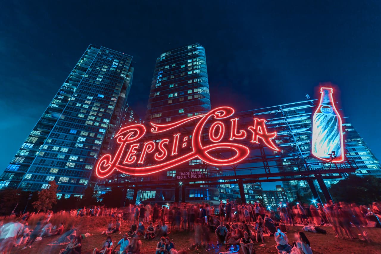<b>Puesto 2. Pepsi</b>
<br>
<br>Esta empresa, que lidera junto a Coca-Cola el mercado de las gaseosas en EEUU, ha gastado 320,360,000 millones. Transmitió 95 anuncios, unos 3,900 segundos, en 35 ediciones del Super Bowl.