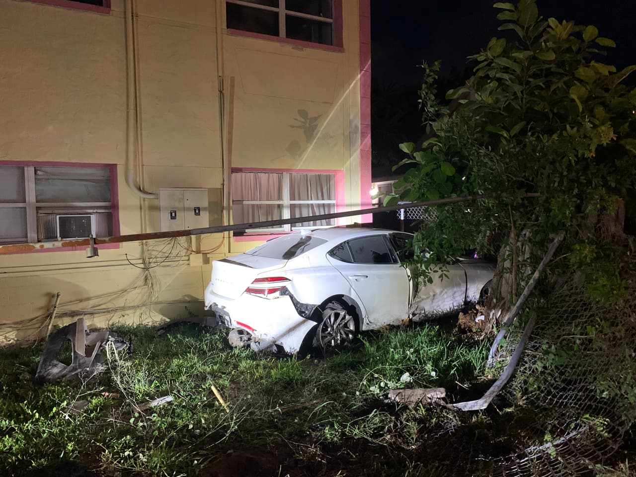 Conductor acusado de cuatro cargos tras impactar edificio residencial en St. Petersburg