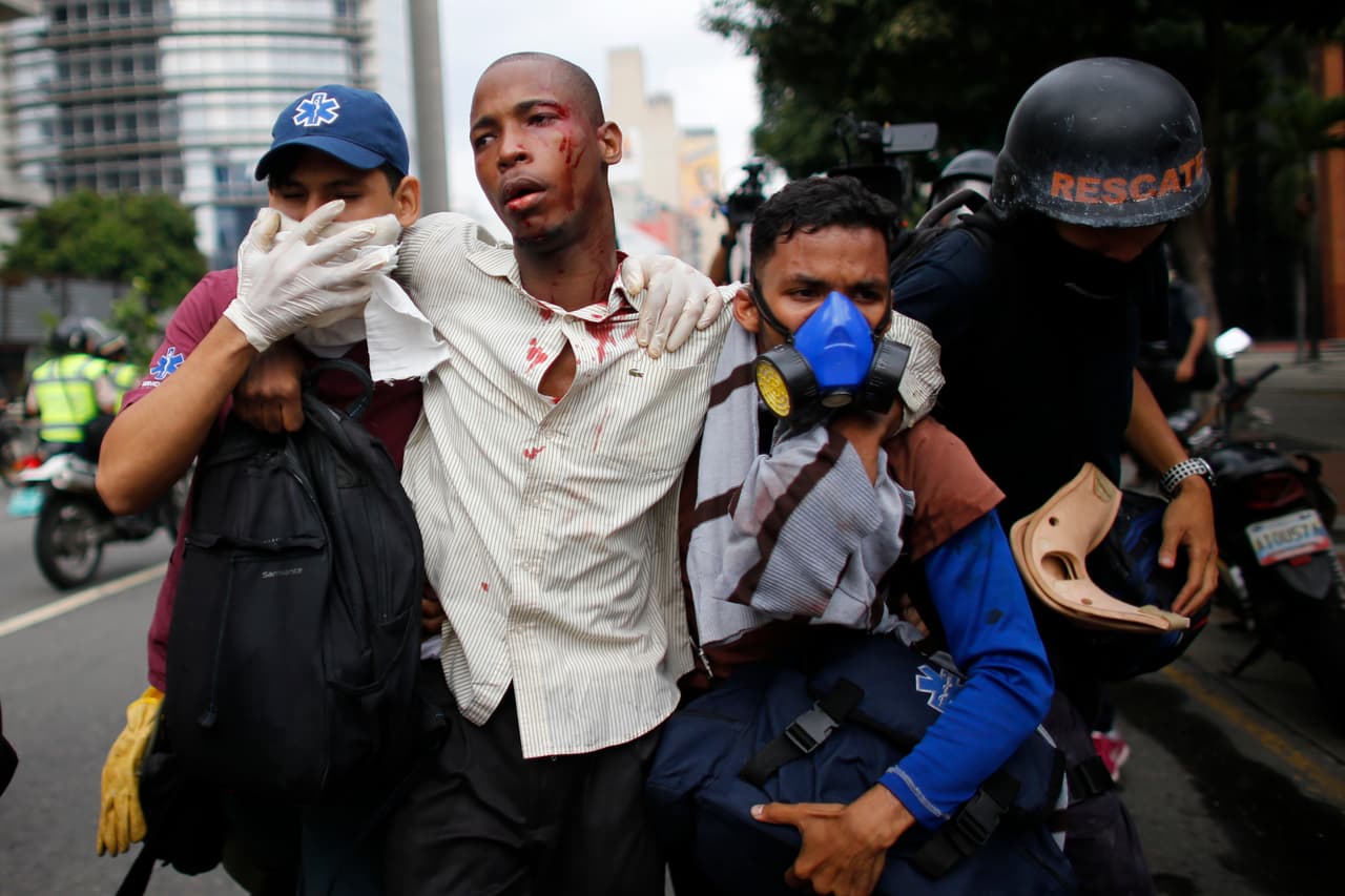 Continúan las protestas en Venezuela con la "marcha del silencio", después de tres semanas de revueltas que dejan 20 muertos