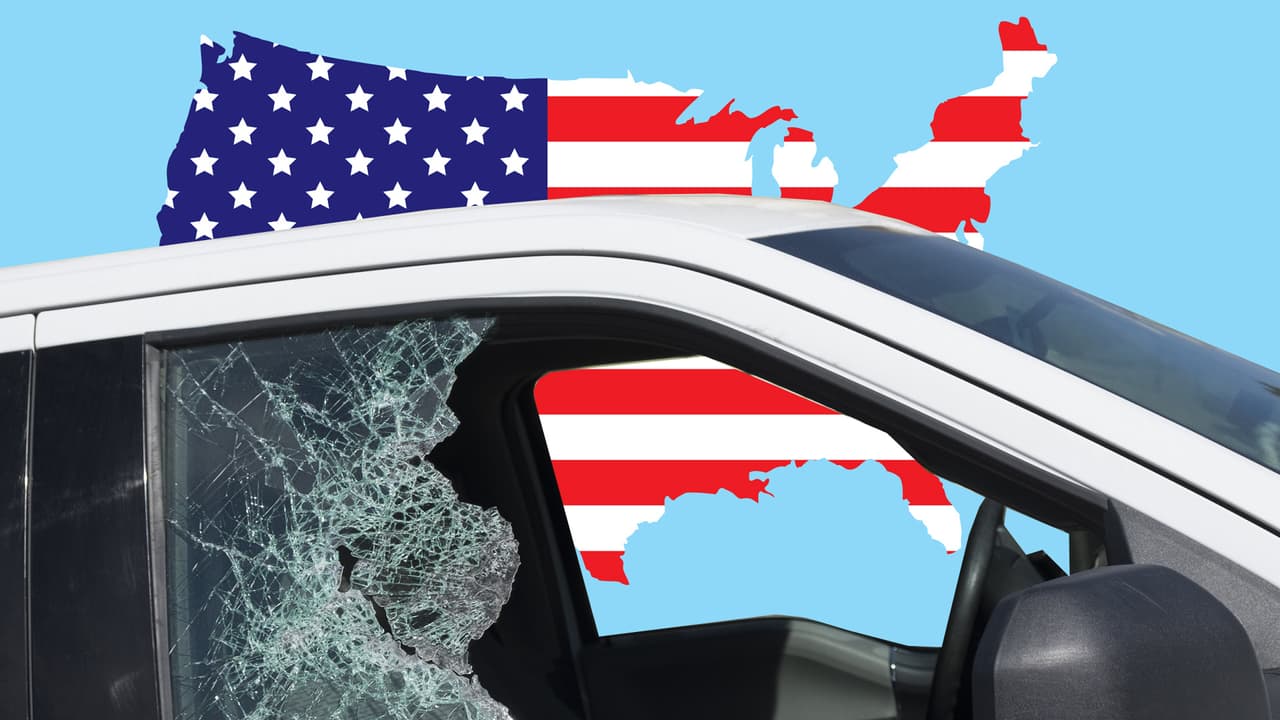Según cifras dadas a conocer esta semana por la Oficina Nacional de Fraude de Seguros (NICB por sus siglas en inglés), los amigos de lo ajeno 
<b>robaron un total de 773,139 automóviles en 2017</b>. Esta cifra representa una tasa promedio nacional de 
<b>237.4 vehículos robados por cada 100,000 habitantes</b>. El riesgo que cada ciudadano corre respecto a la seguridad de sus carros no está repartido equitativamente en todo el país, por lo que te traemos 
<b>cuales son las ciudades donde hay una mayor incidencia de robos de vehículos</b> con tasas de robo de vehículos muy superiores a la nacional, así como también 
<b>cuál es el modelo con mayor riesgo en cada área</b>.