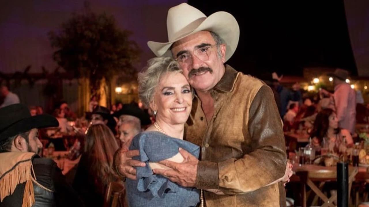 Vicente Fernández Jr., responde si alguno de los hijos de 'Chente' vivirá con doña Cuquita