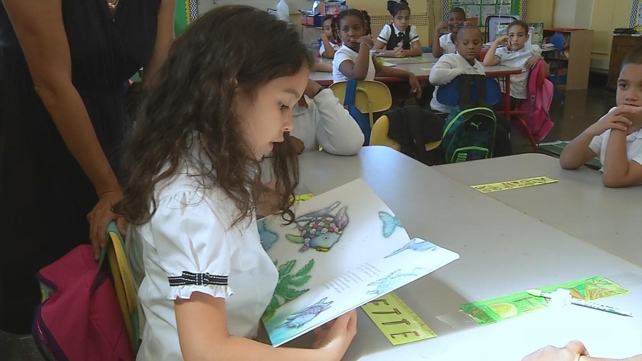 Como Arlette hay cuatro millones de estudiantes en las escuelas públicas del país que no tienen el inglés como lengua materna.