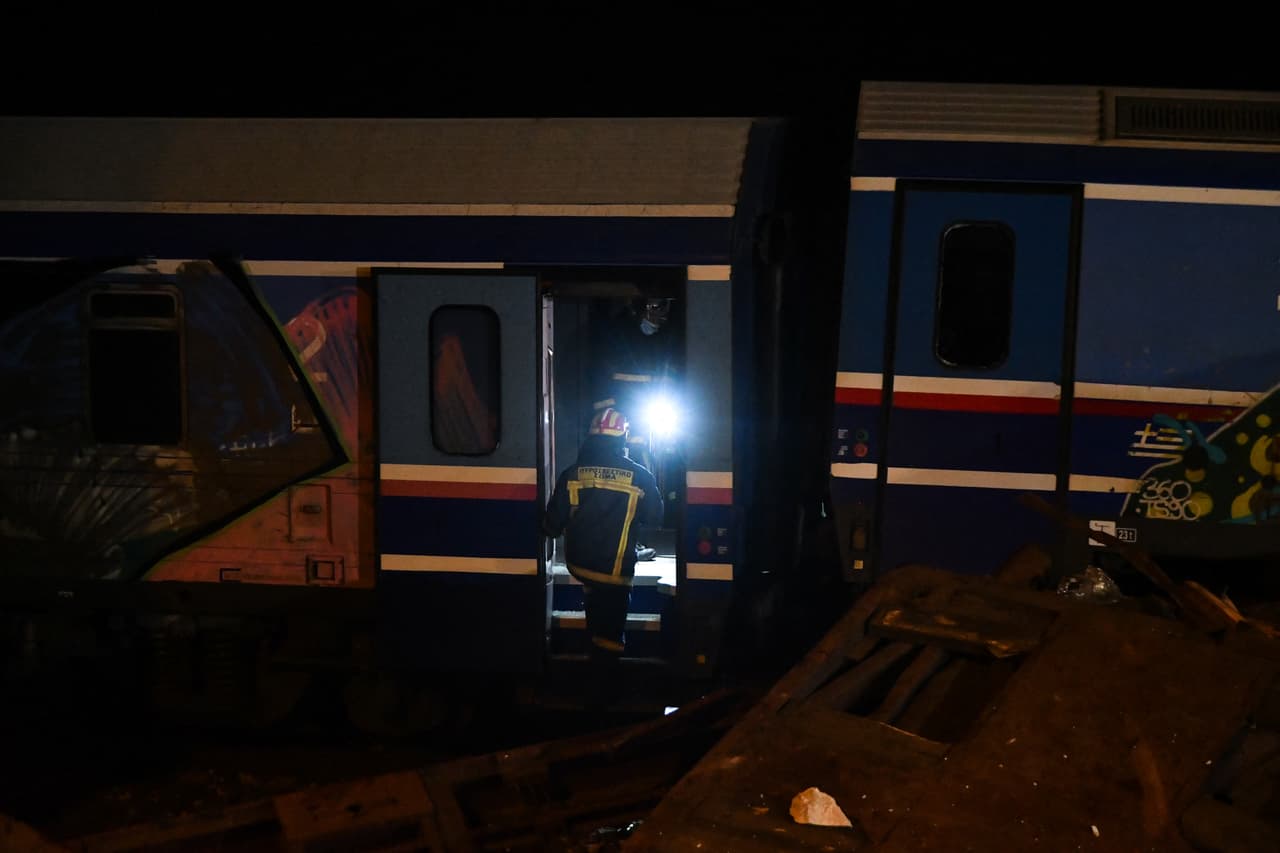 Un reportero enviado al lugar del accidente habló en una emisora de escenas "apocalípticas". Varios miembros del gobierno griego estaban en la madrugada del miércoles de camino hacia el lugar de los hechos y hacia los hospitales en los que fueron ingresados los heridos.
<br>