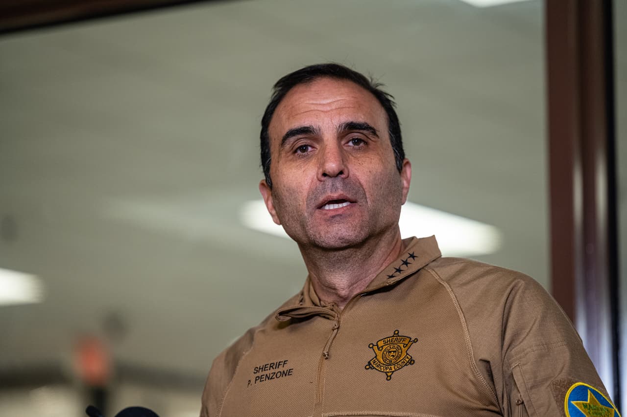 Ese reto sigue vigente desde que asumió el cargo 
<b><a href="https://www.univision.com/local/arizona-ktvw/sheriff-de-maricopa-paul-penzone-joe-arpaio" target="_blank">Paul Penzone</a></b> una vez que reemplazó a Arpaio.