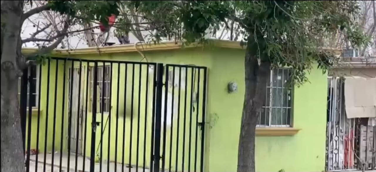 Hoy, la casa en la que vivía Victoria se encuentra abandonada y cerrada con un candado, mientras la comunidad todavía trata de asimilar lo ocurrido. “Nos sentimos muy mal, 
<b>nunca nos imaginamos que la niña estaba pasando por todo eso, ni que la madre permitiera esa <a href="https://www.univision.com/temas/violencia">violencia</a>” </b>, dice una de las mujeres habitantes del barrio. 
<br>