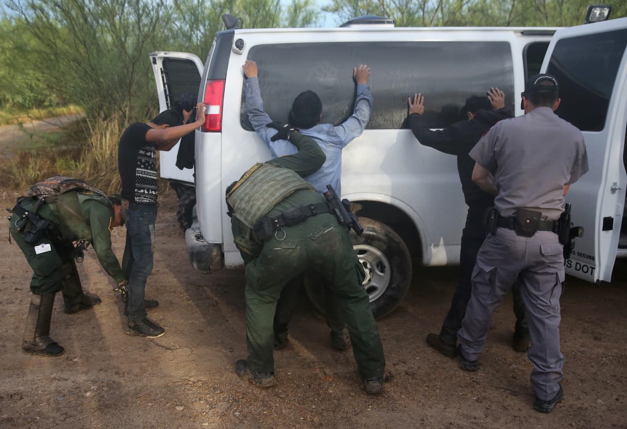 Viajó a su país, perdió la cita de corte y busca recuperarla. Respondemos tus preguntas de inmigración