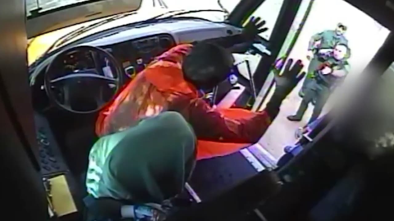 Mujer evita robo de autobús escolar en Florida