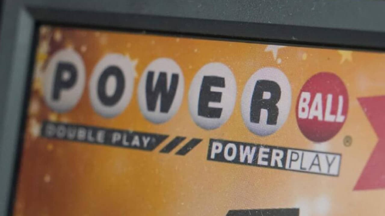 3. 
<b>$1.586 mil millones de Powerball</b>, entregados el 13 de enero de 2016 en tres estados: California, Florida y Tennessee.