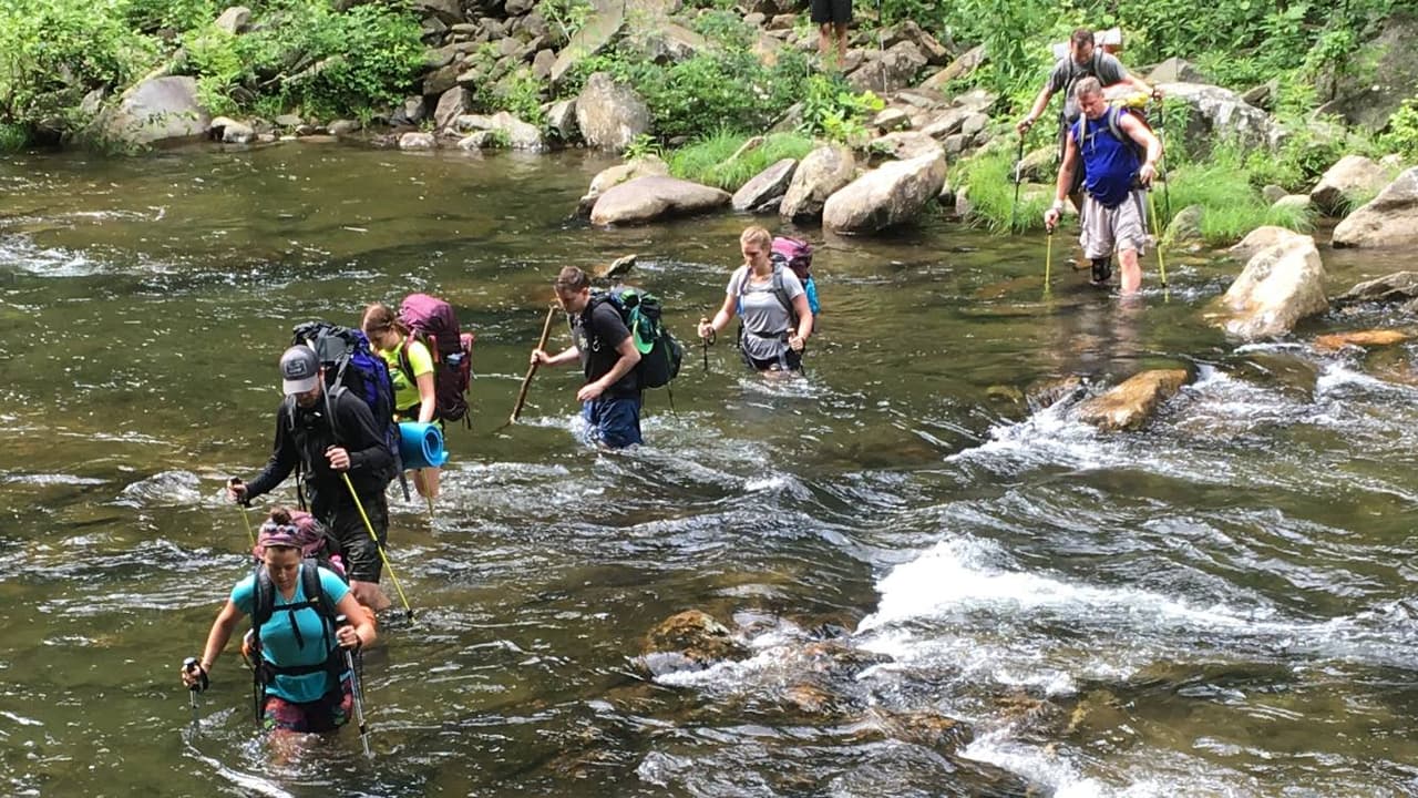 <b>Jacks River Trail (Epworth)</b>
<br>
<b>Sitio web</b>: 
<a href="https://www.fs.usda.gov/recarea/conf/recarea/?recid=10459">https://www.fs.usda.gov/recarea/conf/recarea/?recid=10459</a> 
<br>
<a href="https://goo.gl/maps/xdSZDDYGdXEEc2ho6"><b>Cómo llegar</b></a>
<b> </b>
<br>
<br>A 16 millas al norte desde el comienzo del sendero Dally Gap, el sendero Jacks River Trail serpentea junto al río homónimo y a través de él. Camina por el sendero Jacks River Trail en verano para vivir una aventura fresca y húmeda en la remota zona natural Cohutta de Georgia. Con vados y cruces de arroyos regulares a lo largo del sendero, es casi seguro que se mojará, y Jacks corre fresco durante todo el verano.