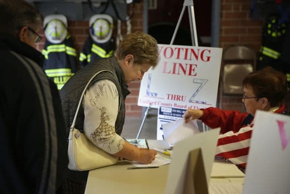 En Carolina del Norte el republicano Thom Tillis arrebató a la demócrata Kay Hagan su escaño en el Senado federal.