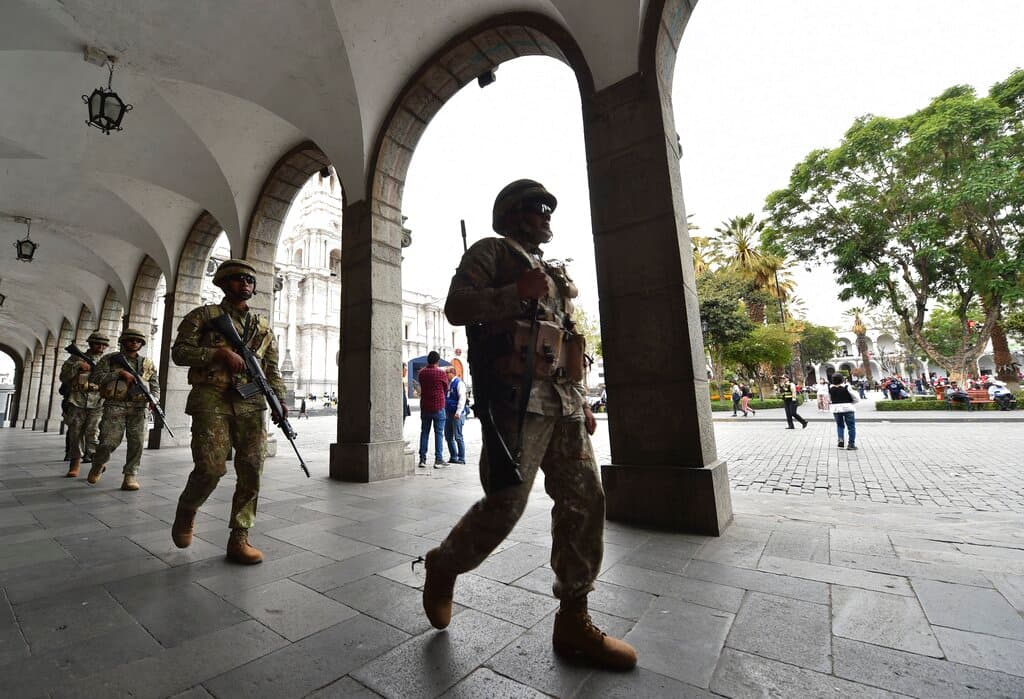 Declaran estado de emergencia en todo Perú ante las violentas protestas por la destitución de Pedro Castillo