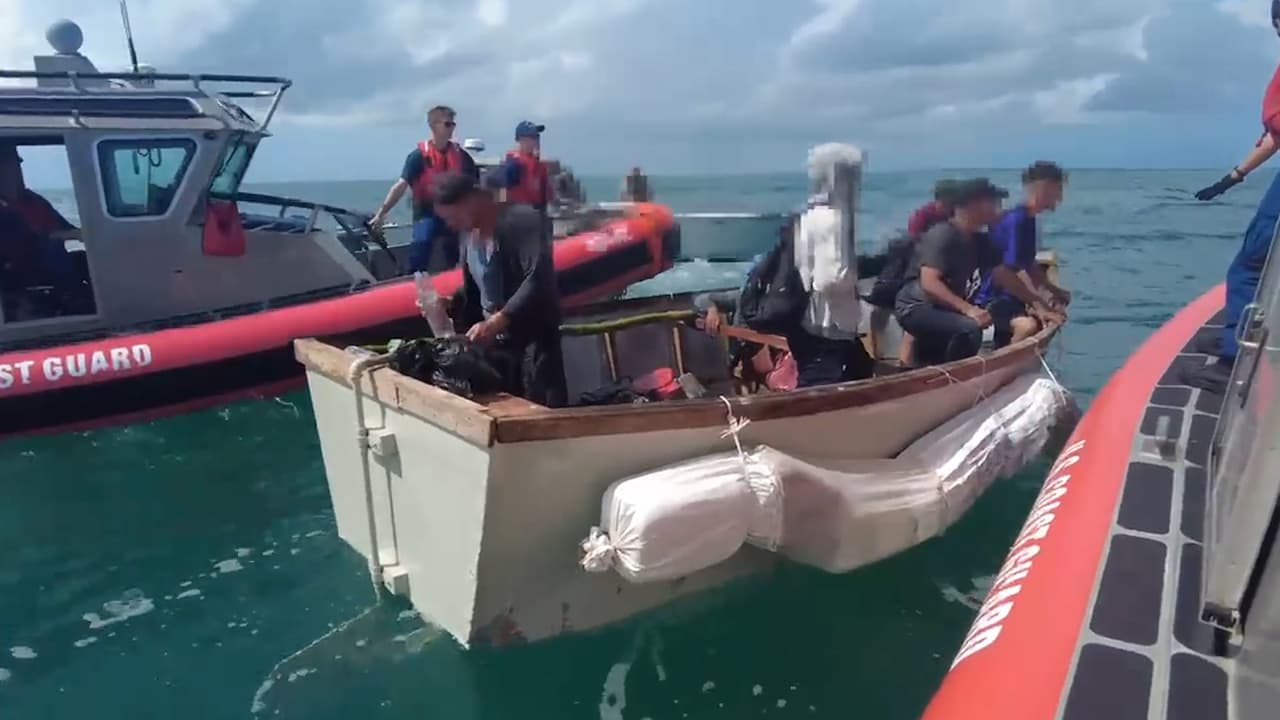 Las autoridades advierten a los migrantes que eviten lanzarse al mar, en viajes inseguros o pagando a contrabandistas.