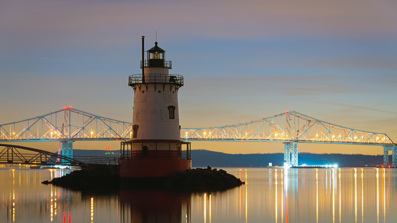 El faro recibió una restauración de $3.4 millones durante dos años para reforzar sus cimientos y garantizar su preservación.