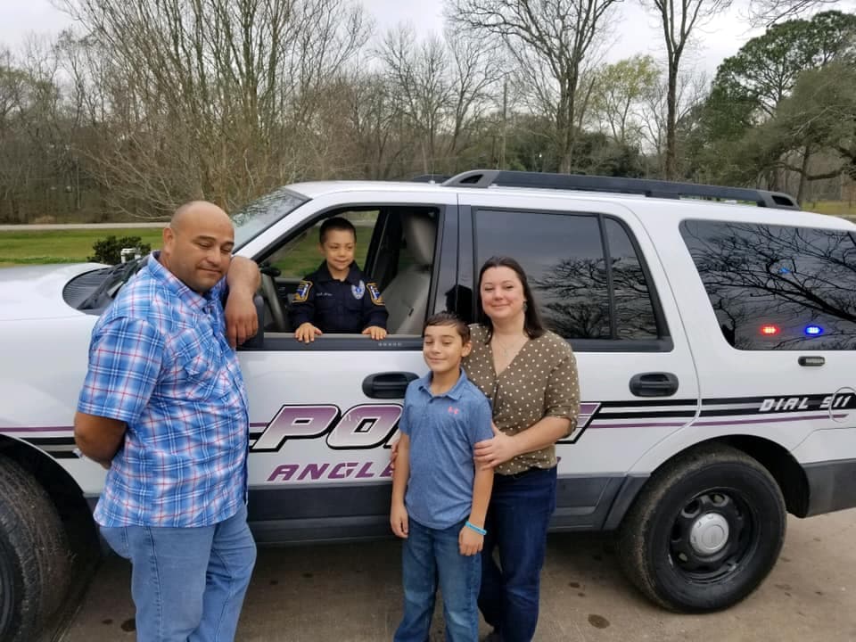 Según explica la familia en una 
<b><a href="https://www.gofundme.com/mca88g-abigail-strong?fbclid=IwAR2pkbNAOSZoGL1v1zMeW9hwDqLTXMujEUrE9nE5UlpoAm0E2Awtm2Z5w6g">página de GoFundMe</a></b> creada para reunir fondos para ayudar a la niña, pese a que inicialmente tuvo un tratamiento exitoso, Abigail recayó en la enfermedad y los tratamientos de quimioterapia y radiación no han funcionado. Sus padres y su hermano (con quien Abigail posa en la foto) solo esperan un milagro. "Los médicos les han dicho que no hay nada que puedan hacer. Están tratando de disfrutar de cada minuto para que la dulce niña tenga buenos recuerdos", se lee en la página.