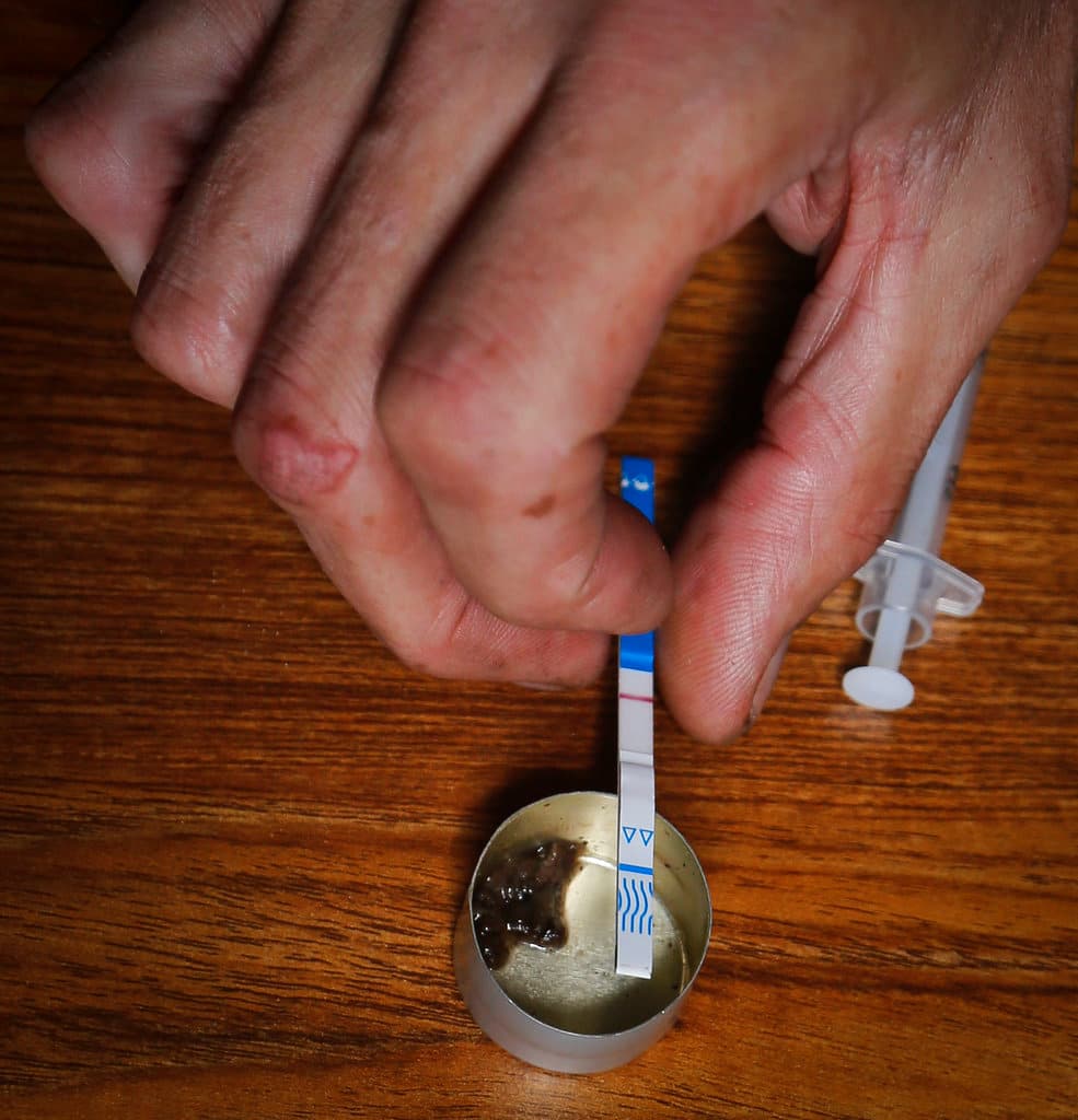 Según el departamento de salud, las tiras de prueba de fentanilo se pueden comprar en línea en:
<br>
<br>Team Awareness Combating Overdose (TACO) Inc: 
<a href="http://www.tacoinc.org/teststrips"><u>http://www.tacoinc.org/teststrips</u></a> 
<br>Prueba de dosis: 
<a href="http://dosetest.com/product/fentanyl-test-strip"><u>http://dosetest.com/product/fentanyl-test-strip</u></a> 
<br>Dance Safe: 
<a href="http://dancesafe.org/shop"><u>http://dancesafe.org/shop</u></a>