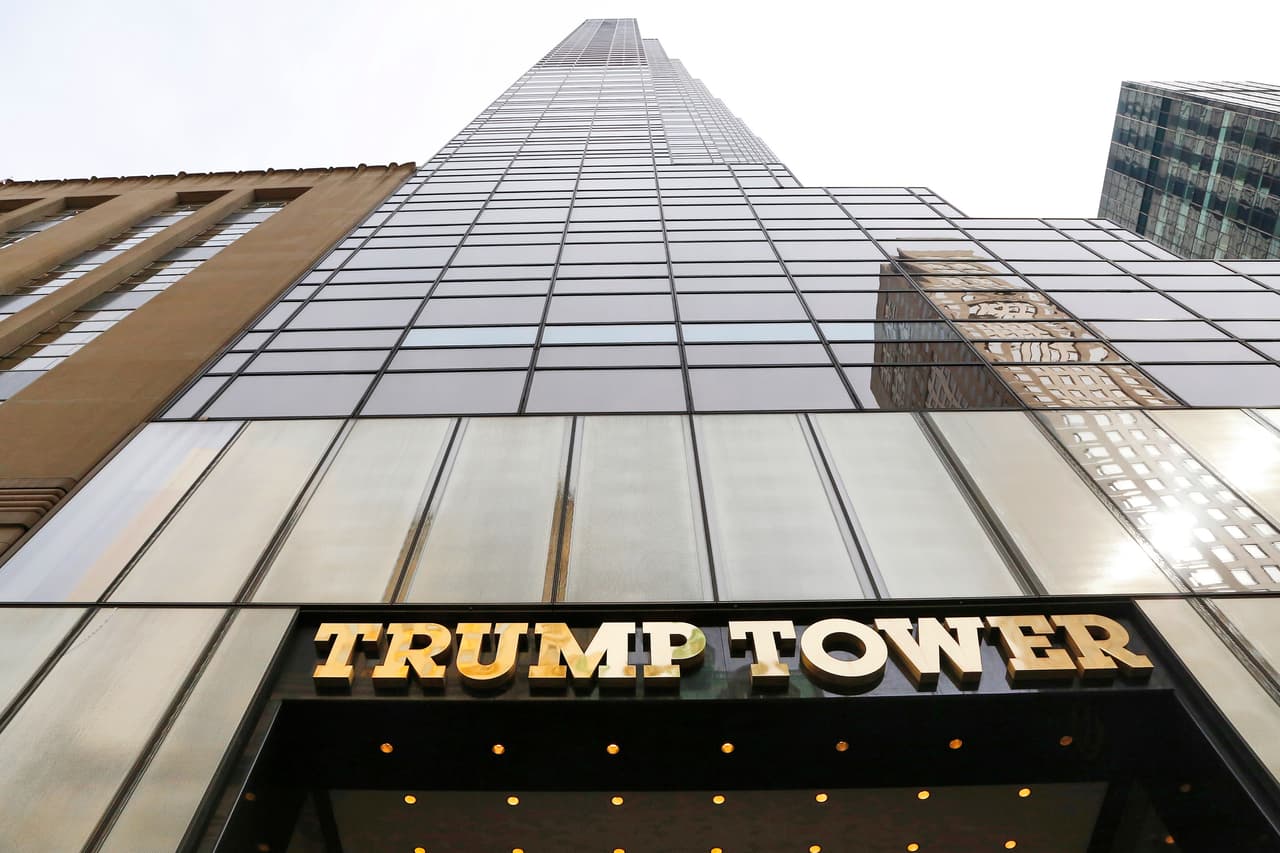 Investigan si Trump sobrevaloró sus bienes para reducir las primas de seguros, como afirmó Cohen en el Congreso