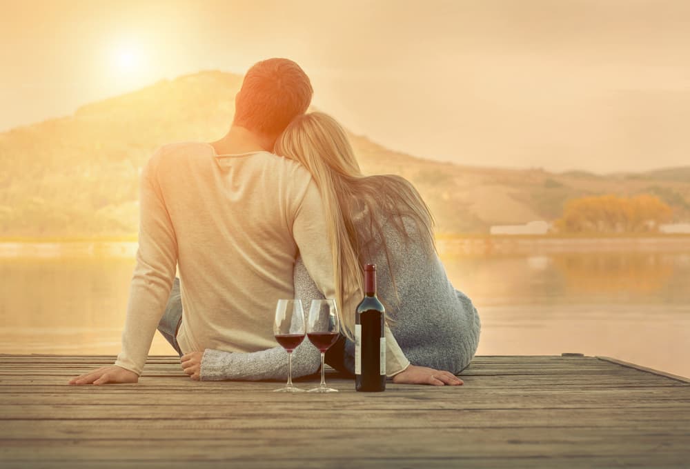 Dependiendo del signo, la Casa y los aspectos interplanetarios (como la relación entre Venus y otros planetas) donde tengamos dispuesta la posición del planeta en nuestra carta natal tendremos maneras más o menos dulces de expresar cariño y afecto en nuestras vidas.