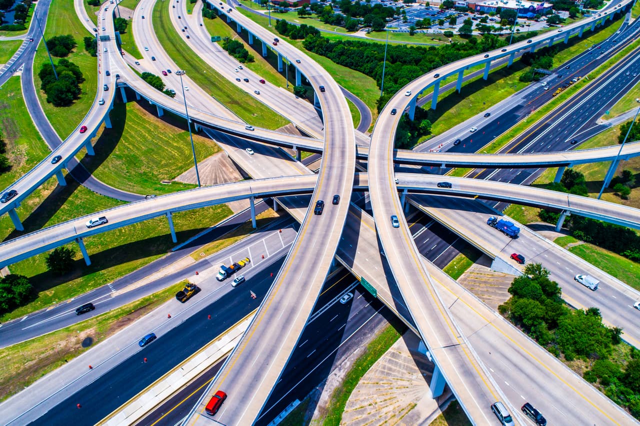 <b>Puesto 14: Austin, Texas. </b>La investigación se centró en cuatro grandes temas y con la data recolectada se hizo un sistema de puntos cuyo promedio determinó el ranking. El primer gran tema corresponde a lo que deben gastar los conductores anualmente. Esto incluye los costos de un auto nuevo, el combustible, el seguro, el mantenimiento y el estacionamiento.