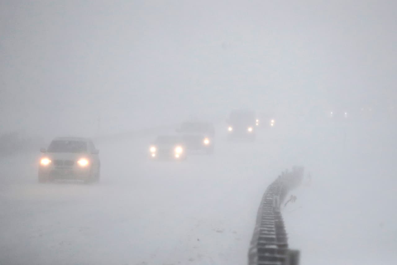 Del mismo modo, si la carretera está cubierta de nieve debe reducir la velocidad.
<br>
