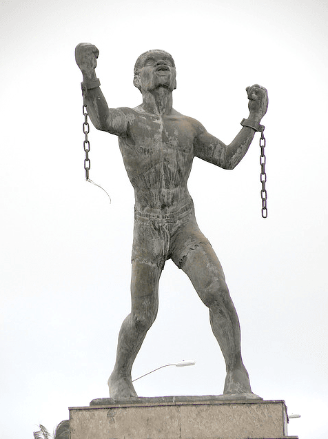 <b>Bussa.</b> Conocida como la estatua de la emancipación, este monumento simboliza el fin de la esclavitud en Bridgetown, Barbados. Los residentes identifican a esta figura con Bussa, el esclavo que inspiró una revuelta contra la esclavitud en 1816 en la isla.