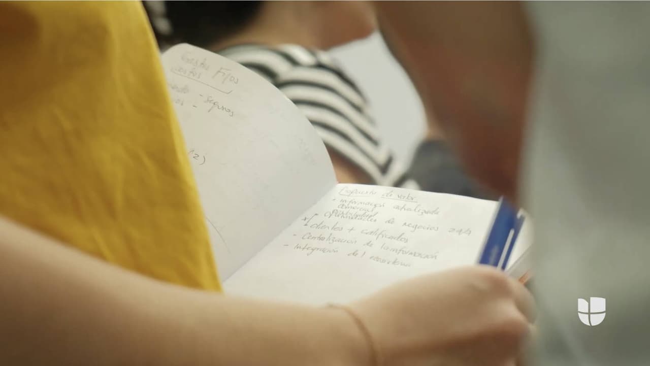 La tecnología con la que trabaja 
<a href="https://www.vecindario.com/crea-tu-cuenta" target="_blank">Vecindario</a> les ha permitido lograr un crecimiento acelerado en los últimos 24 meses. “Arrancamos con una inversión mínima y ahora nuestro portafolio de inversión supera los 12 millones de dólares con unas 1,000 propiedades vendidas.