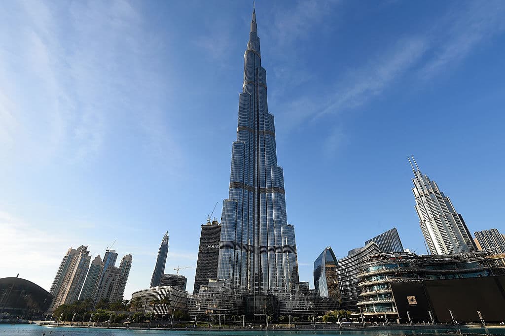 <b>#1 – Burj Khalifa (Dubái, Emiratos Árabes Unidos):</b> con 828 metros de altura, este rascacielos es por lejos el más alto de todo el mundo. Su primer prototipo contemplaba una altura superior a los 1,000 metros.