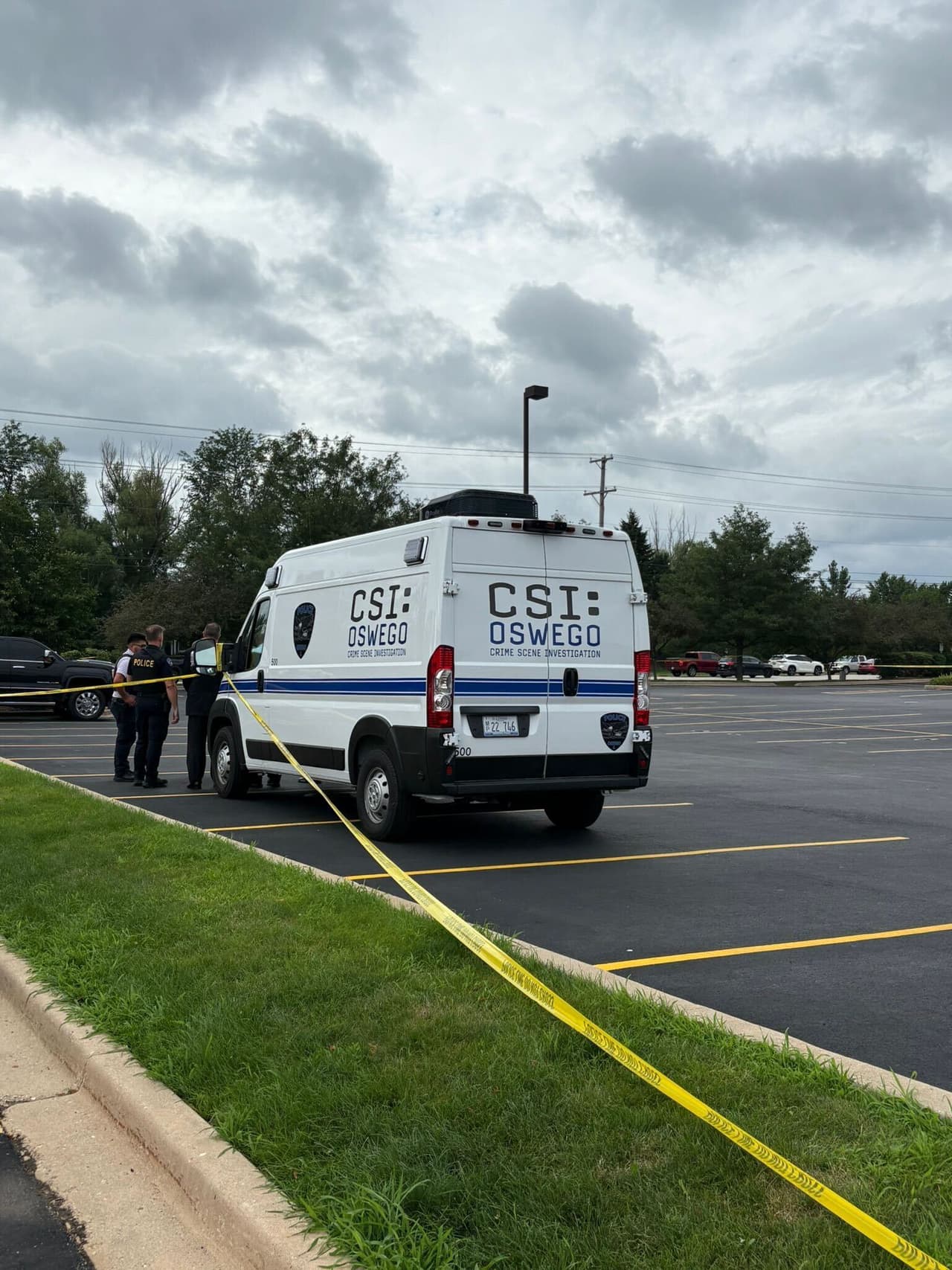 En tanto, en un comunicado de prensa, 
<b>el restaurante Portillo’s expresó su profunda tristeza</b> por el trágico accidente ocurrido en su restaurante de Oswego, asegurando que 
<b>su principal preocupación es la seguridad de los clientes y empleados. </b>Además, informaron que el r
<b>estaurante permanecerá cerrado</b> por el resto del día.