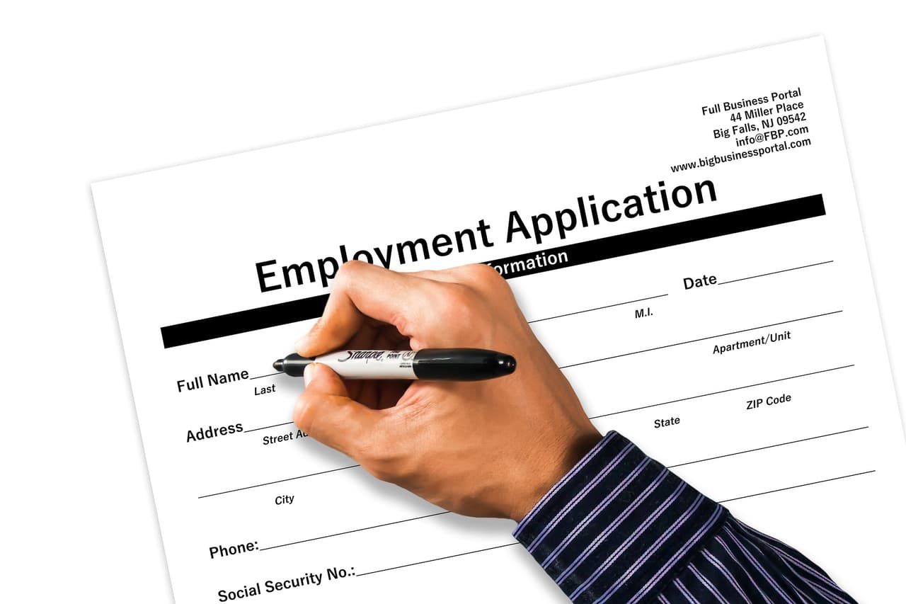 “Debido a la mejoría de la economía de Texas y al número de vacantes, la Comisión de la Fuerza Laboral de Texas (TWC) está restableciendo los requisitos de búsqueda de trabajo que fueron suspendidos en marzo, empezando el primero de noviembre de 2020”, lee el comunicado de prensa.