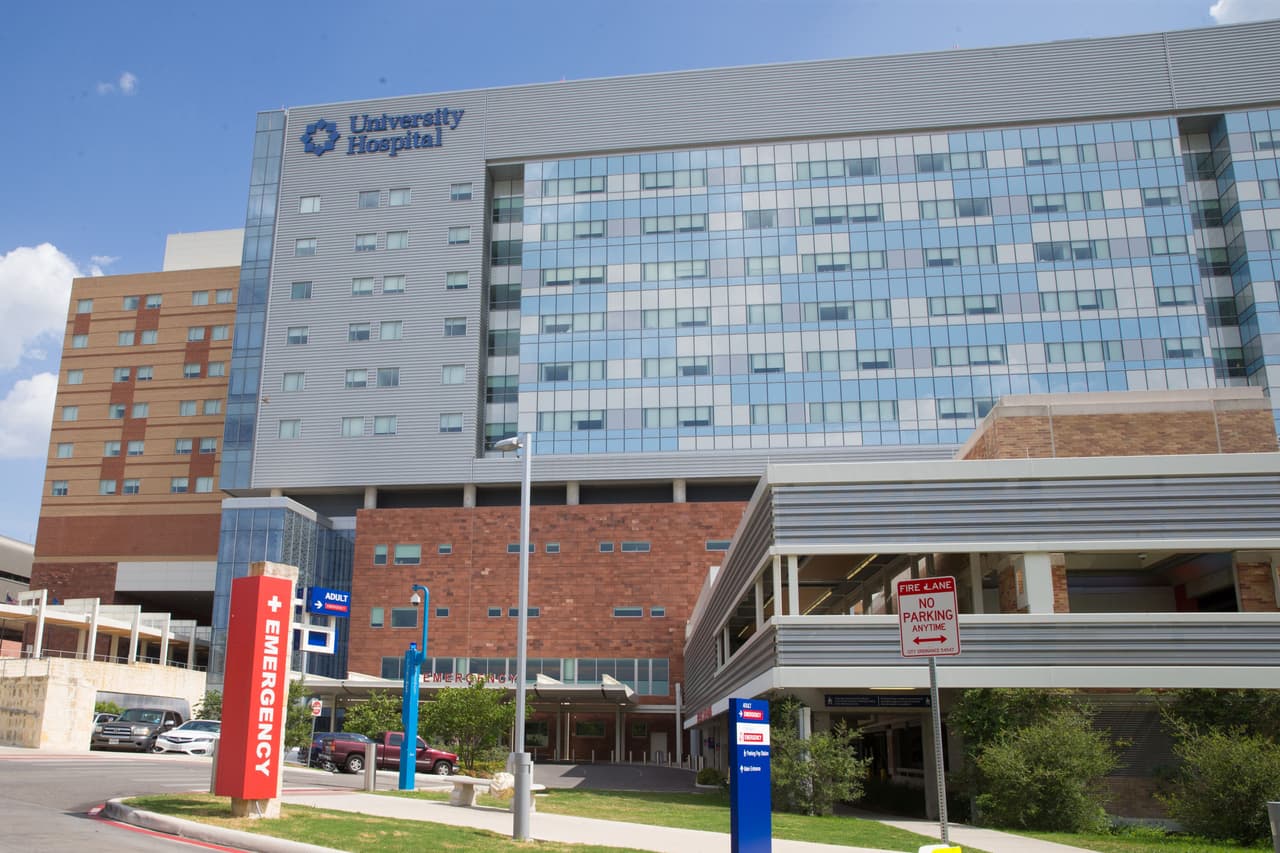 De las 29 personas que lograron sobrevivir, varias fueron encontradas en "estado crítico extremo" y algunos presentaban daños menores por el calor y la deshidratación. Los inmigrantes afectados fueron trasladados al hospital San Antonio University.