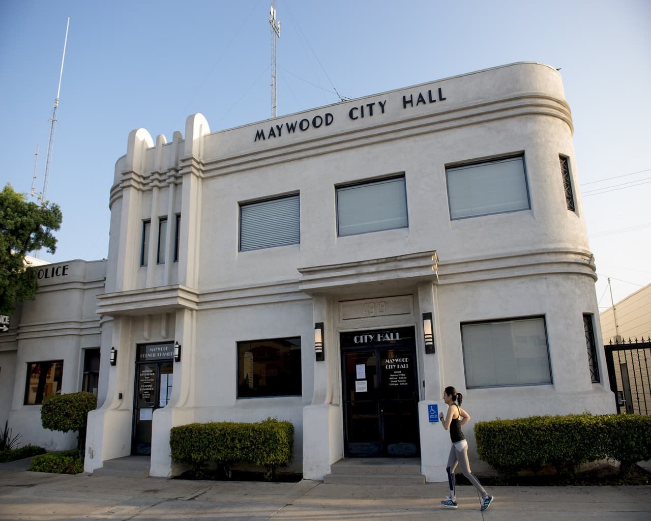 La ciudad de 
<b>Maywood </b>adoptó la protección contra desalojos injustificados desde 2008 y se estima que más de 4,500 unidades están protegidas.