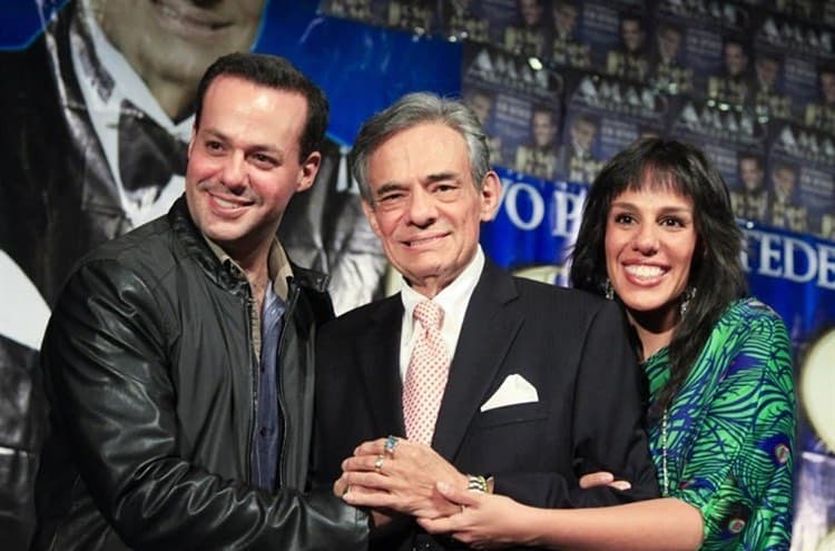 Sin embargo, José Joel y Marysol, hijos mayores del cantante, iniciaron un proceso legal en contra de su hermana menor Sara Sosa para conocer las condiciones en que su padre perdió la vida, pues aseguran que no les permitían tener comunicación con él.
<br>