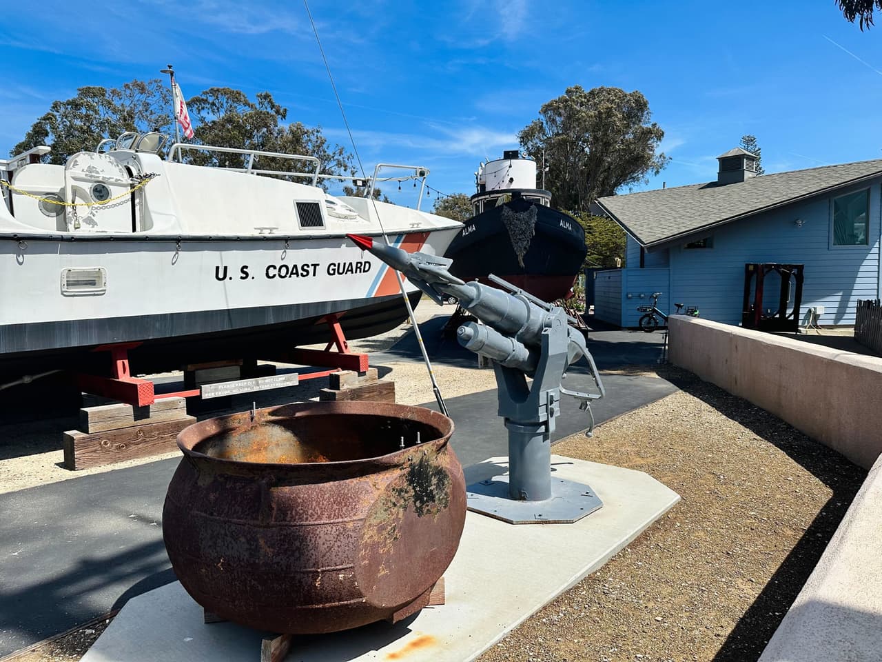 El horario regular del museo es de viernes a lunes de 10 am a 2 pm. Este es un bote de rescate de surf de la 
<b>Guardia Costera de EE. UU.</b> Construido en 1927, un lugar lleno de historia para disfrutar en familia o con amigos.
<br>