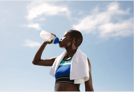 ¿Es necesario beber 8 vasos de agua al día? No, depende de cada persona 