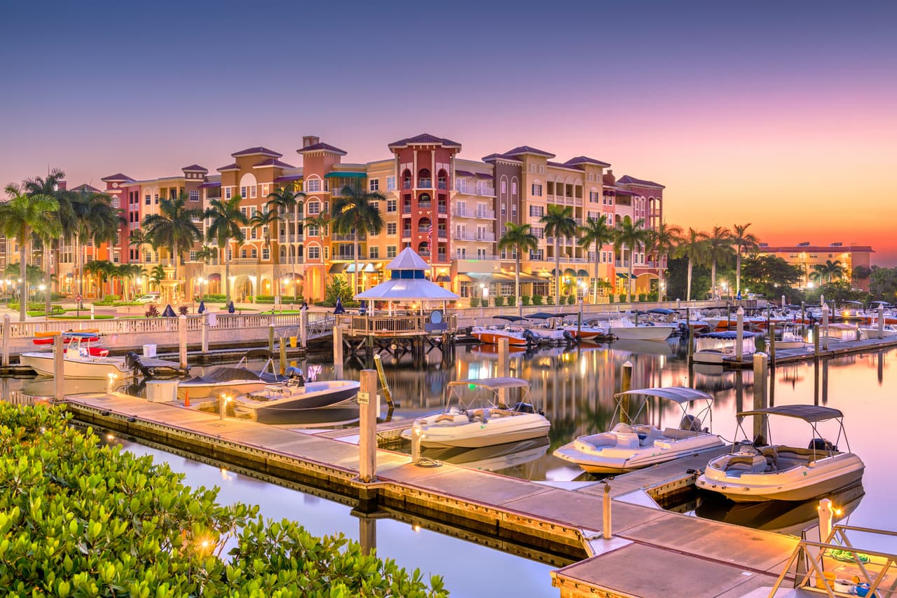 <h3 class="cms-H3-H3">12. Naples-Marco Island, Florida</h3>
<br>
<br>🏢 
<b>Proyección de cambio de población: </b>+78.5%
<br>
<br>🏢 
<b>Población total, 2020:</b> 392,566
<br>
<br>🏢 
<b>Población proyectada para 2060: </b>700,703
<br>