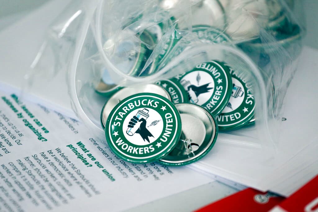 Los cierres de las tiendas Starbucks a nivel nacional se dan tras meses de movilización y votación de trabajadores en más de 189 a favor de sindicalizarse, según la Junta Nacional de Relaciones Laborales.
<br>