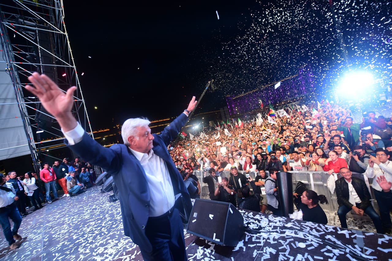 "Mi agradecimiento, sincero, a todas, a todos, los que participaron en esta jornada electoral donde, de manera libre, soberana, el pueblo de México decidió empezar una etapa nueva", dijo ante cientos de partidarios.