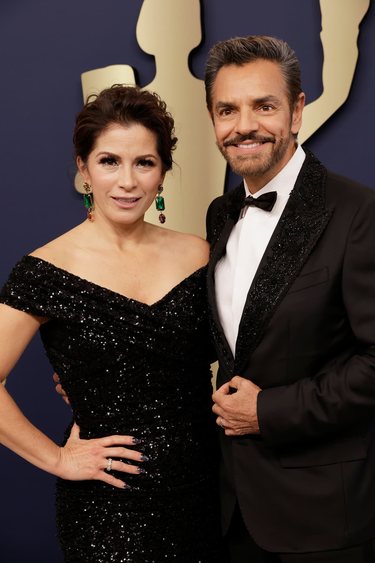 <b><a href="https://www.univision.com/famosos/cachado-en-camara-asi-es-como-eugenio-derbez-mantiene-enamorada-a-alessandra-rosaldo-sin-invertir-un-centavo-video" target="_blank">Eugenio Derbez y Alessandra Rosaldo</a></b> fueron parte de los latinos que deslumbraron este domingo 27 de febrero como parte de las estrellas de los
<b> Premios SAG 2022.</b>