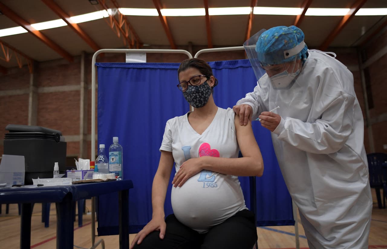 Las doctoras en la conferencia de prensa indicaron que la mayoría de las pacientes embarazadas en la unidad de cuidados intensivos no están vacunadas. 
<br>
<br>Las autoridades alentaron a las mujeres embarazadas a vacunarse contra el virus.