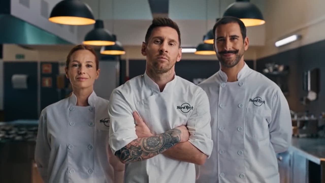 <h2 class="cms-H2-H2"><b>La hamburguesa de Messi </b></h2>
<br>El astro argentino creó su propia hamburguesa inspirada en uno de sus alimentos favoritos: la milanesa. Se trata de la 
<a href="https://www.tudn.com/futbol/mls/messi-cumple-sueno-presenta-su-propia-hamburguesa">Messi Chicken Sandwich</a> que se encontrará en todas las cadenas de Hard Rock Café. Tanto en Miami o en Argentina, los fanáticos podrán disfrutar de esta hamburgesa.
<br>
<br>
<a href="https://goo.gl/maps/XNp6wdVNHTR8Xarm9" target="_blank">Hard Rock Café 401 Biscayne Blvd, Miami.</a>