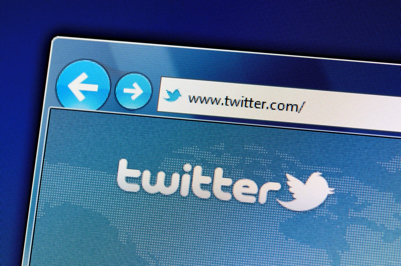 En la imagen, se ve cómo lucía el logo de la red social en su versión 2011. 
<br>
<br>Una de las características de Twitter es el haber acuñado el 'lenguaje' de los hashtags. 
<br>
<br>Palabras o frases precedidas por el símbolo # que en la red social sirven para buscar temas. Posteriormente, los hashtags traspasaron Twitter para volverse abreviaturas y mensajes en casi cualquier ámbito.