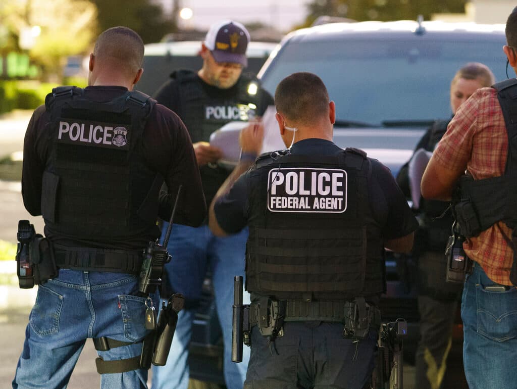 Salió a comprar un aguacate en San Juan y terminó detenido en Miami: el 'arresto colateral' en una redada de ICE