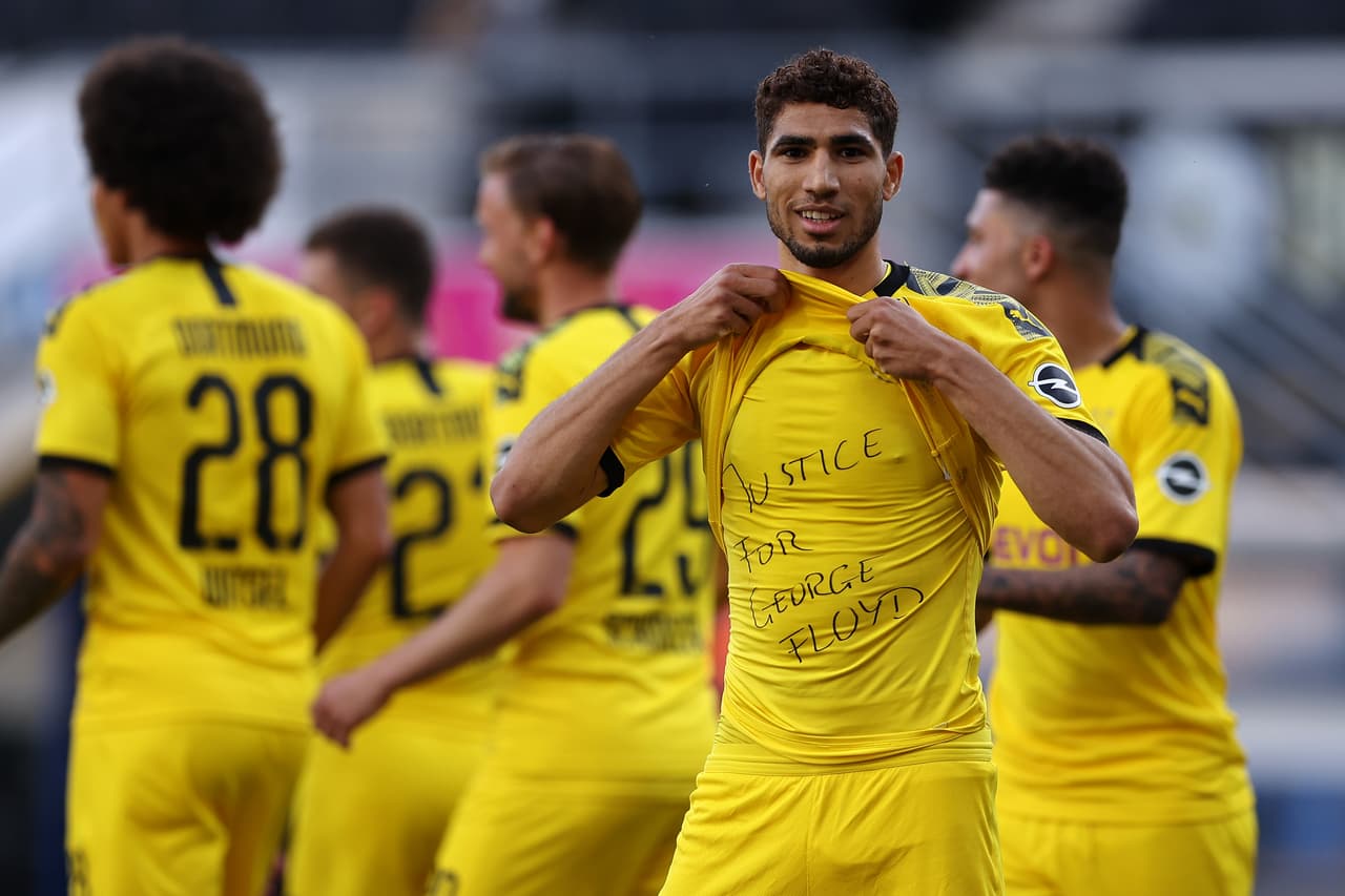 “Justicia para George Floyd”, el mensaje que mostró en su camiseta durante un partido Achraf Hakimi, un jugador de origen marroquí de la liga principal futbol de Alemania. 31 de mayo.
<br>