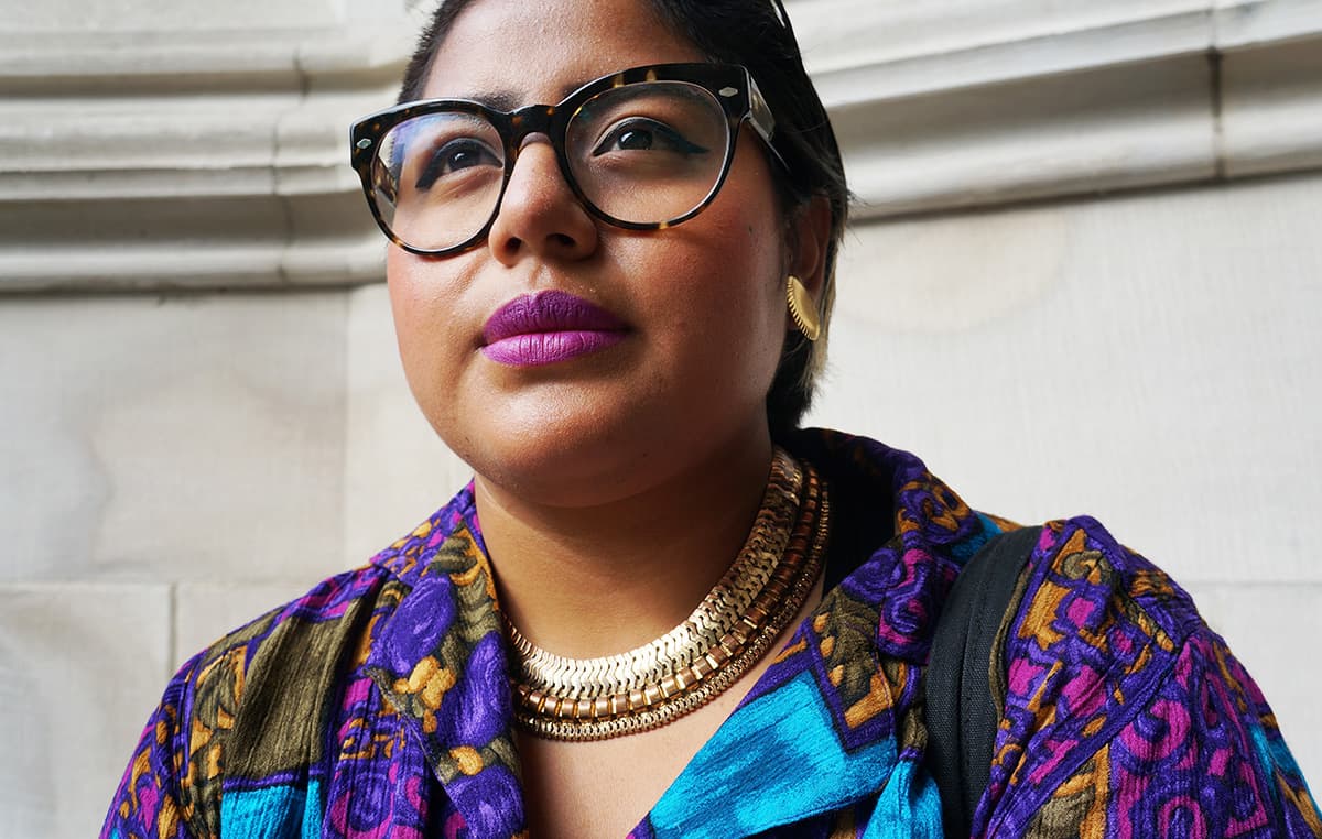 Sonia Guiñansaca, fue parte de la primera generación de indocumentados que se declararon abiertamente como tal. Aquello ocurrió en 2008, y fue entrevistada en medios de comunicación y participó en numerosas acciones de activismo para reclamar sus derechos, entre ellas una huelga de hambre. Es la impulsora de Dreaming in Ink, un taller de escritura para jóvenes indocumentados de Nueva York