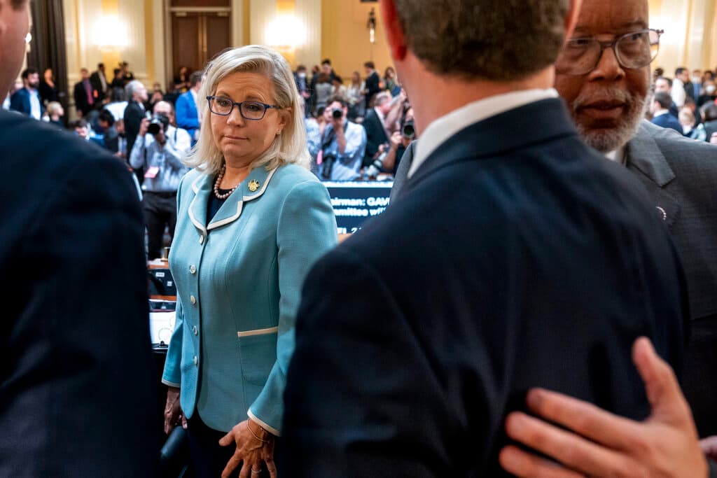 Durante el caso Watergate, "
<b>los estadounidenses estaban unidos y confiaban en sus fuentes mediáticas </b>como parte de un diálogo nacional. Hoy eso es imposible", dijo a la 
<i>AFP</i> Rick Sánchez, expresentador de la cadena de noticias CNN. Si los medios de noticias por cable de derecha que dominan el discurso conservador actual hubieran existido en la década de 1970, argumenta Sánchez, 
<b>el Watergate habría sido "una historia más".</b>
<br>