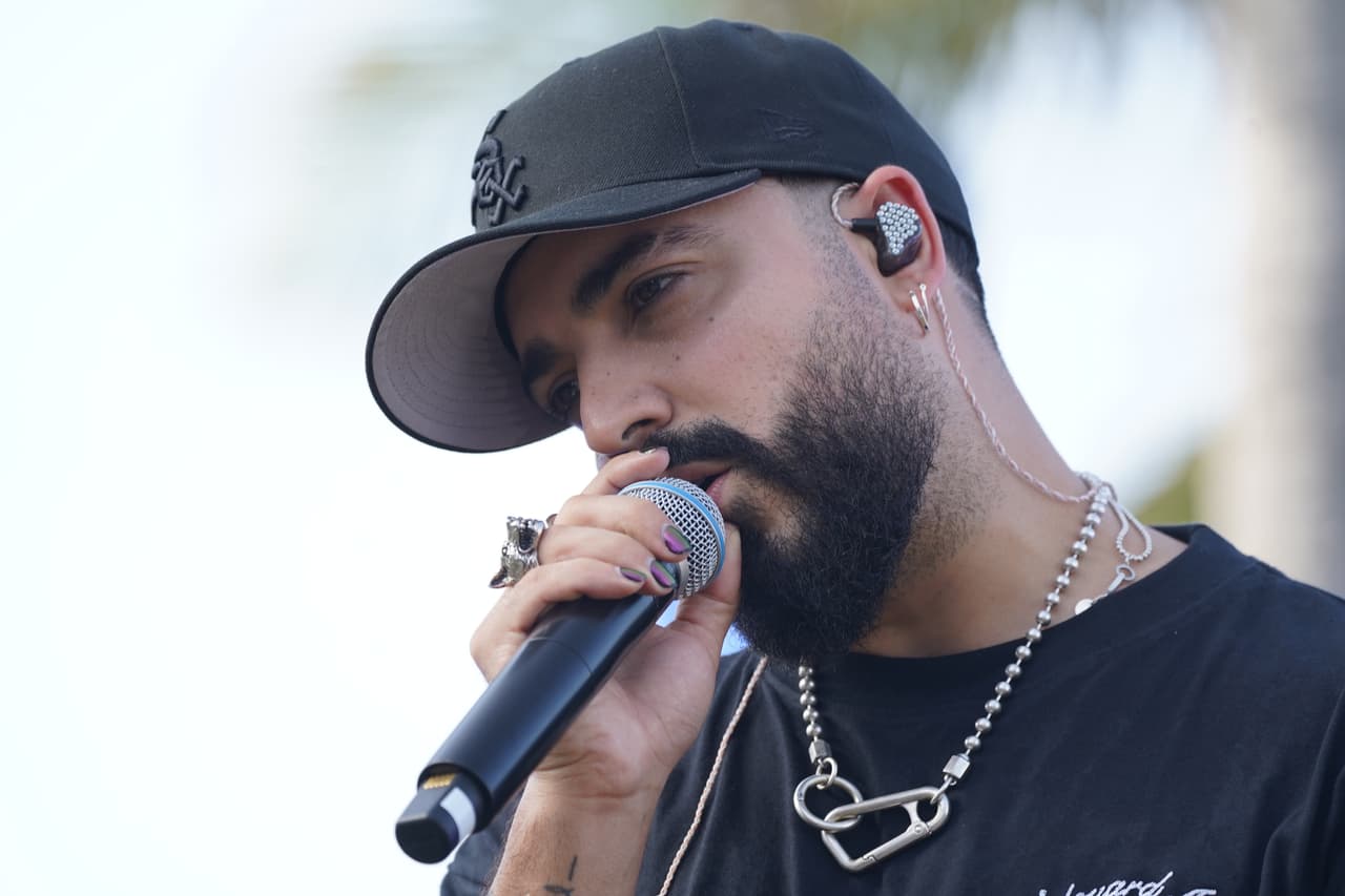 Además, también compite por Mejor Álbum Tropical gracias a su disco homónimo.