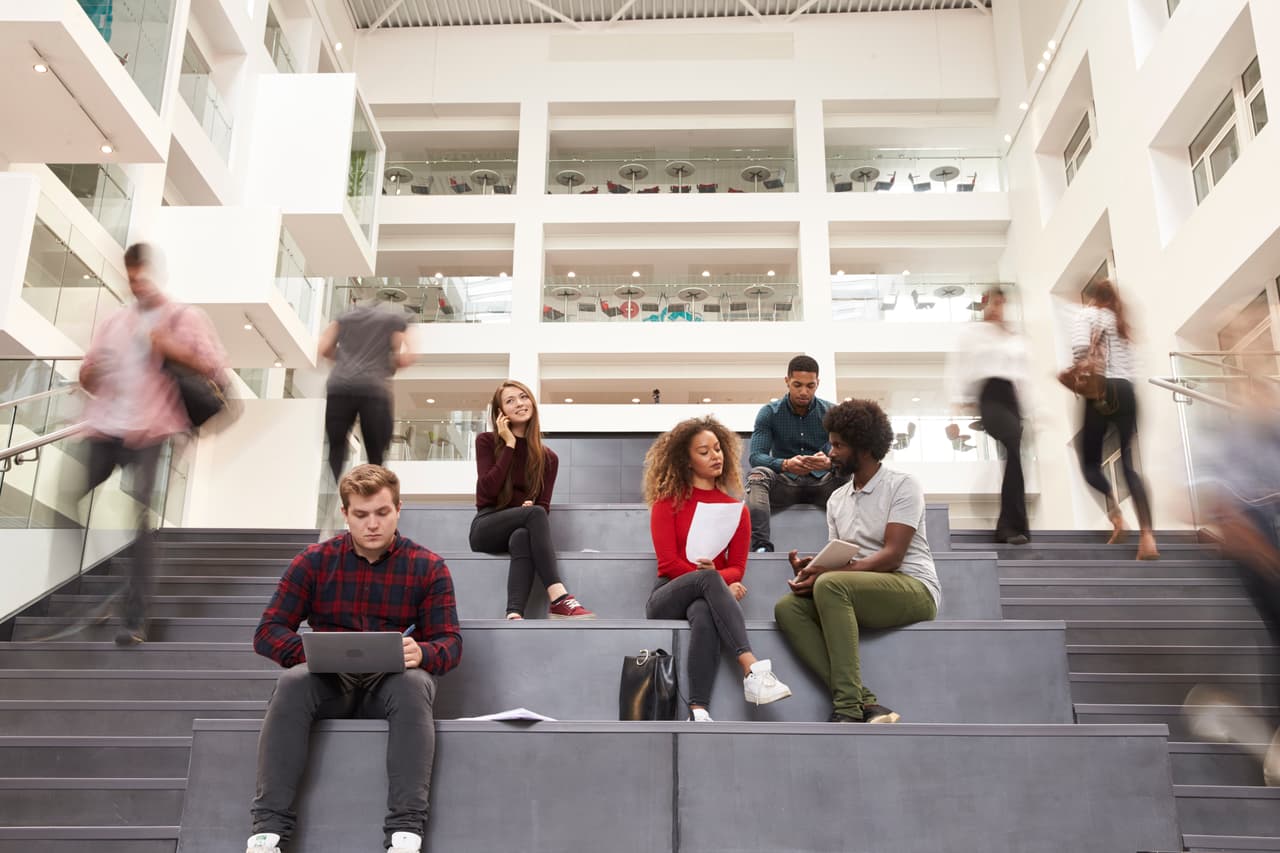 Guía de pasos: Cómo elegir la universidad adecuada en Estados Unidos