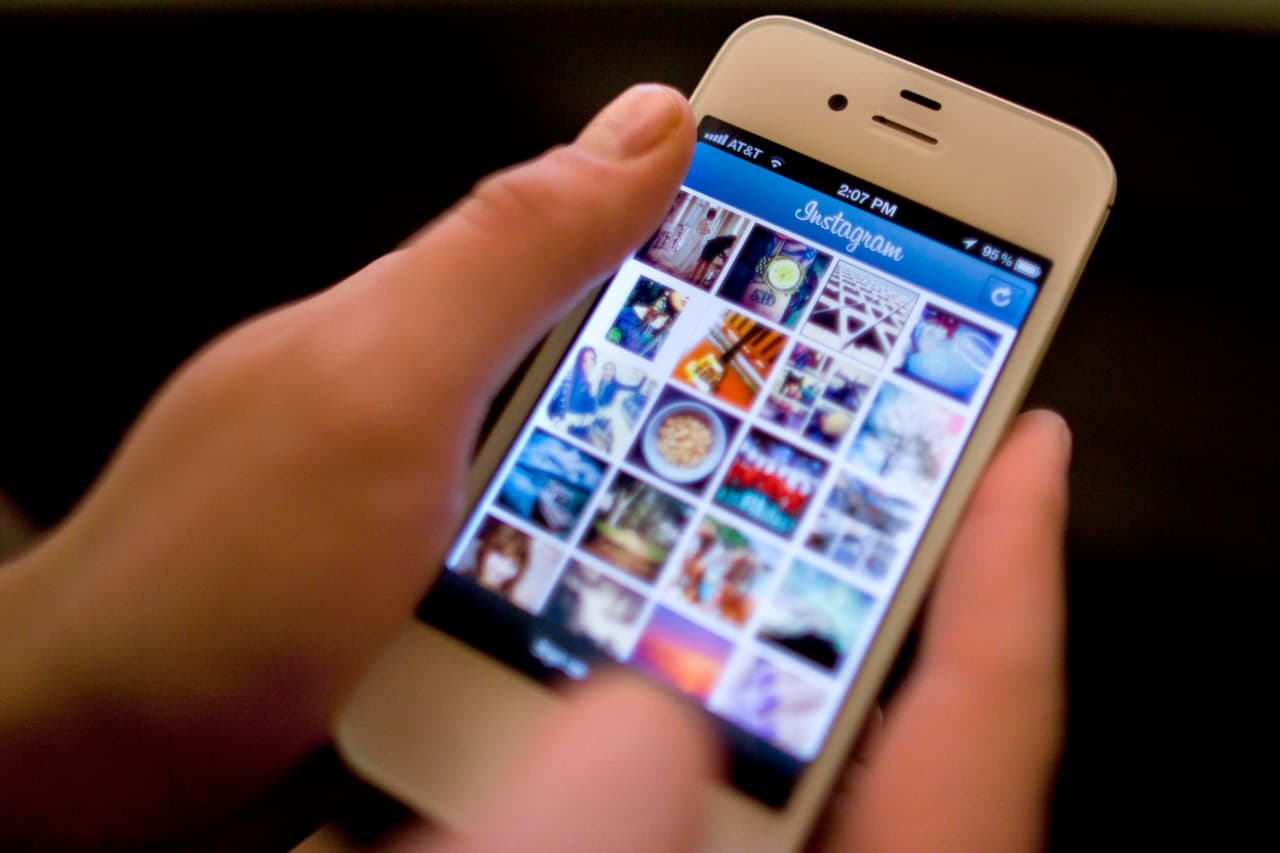 <b>Instagram, la apuesta de Facebook, abril de 2012.</b> La compañía de Zuckerberg compró a la red social basada en fotografías por mil millones de dólares. Esta adquisición fue considerada por muchos un movimiento defensivo y le funcionó para competir con la nueva e influyente Snapchat.