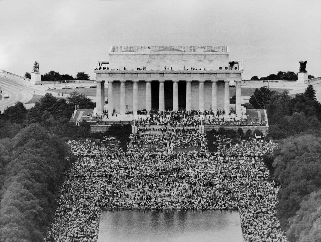 Esa marcha multitudinaria es quizás la postal más memorable del Lincoln Memorial como 
<b>escenario de la historia</b> política del país.