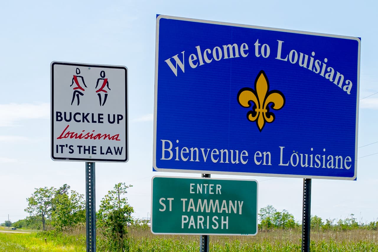 <b>Puesto 1. Louisiana</b>
<br>
<br>Costo anual promedio de la propiedad de un automóvil: 4,123 dólares. 
<br>
<br>Costo promedio de la reparación cuando se enciende una luz de advertencia del motor: 236 dólares en repuestos y 156 dólares en mano de obra. 
<br>
<br>Costo anual promedio del seguro: 2,839 dólares.
<br>
<br>Gasto anual promedio en gasolina de cada conductor con licencia en el estado: 892 dólares. 
<br>
<br>Costo promedio de la gasolina en febrero de 2022: 3.2 dólares por galón.
<br>
<br> 
<br>